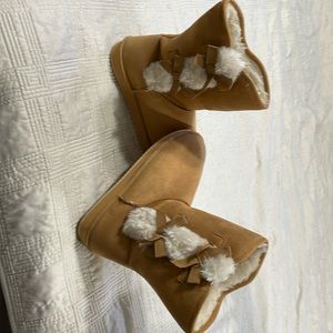 Camel fleece lined boots